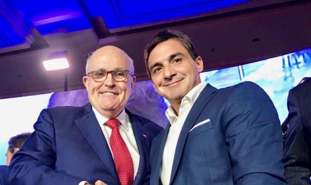Spadone junto a Giuliani