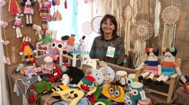 El público disfruta del VIII Encuentro de Artesanos del País en Salto