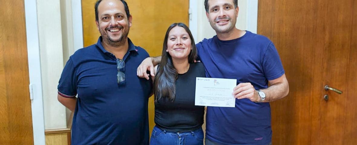 La cantante Lais Córdoba fue recibida por autoridades tras su clasificación al Pre Cosquín