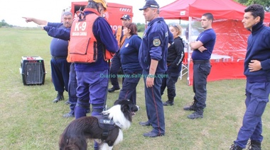 Bomberos: Jornadas Interdisciplinarias de Trauma aplicadas a rescate con cuerdas, rescate acuático, materiales peligrosos y búsqueda y rescate con perros