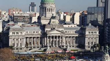 Miles de Bomberos Voluntarios reclamaron frente al Congreso