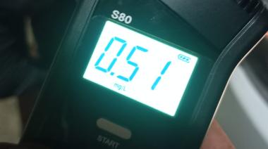 Secuestran auto por alcoholemia positiva, fuga y circular en contramano